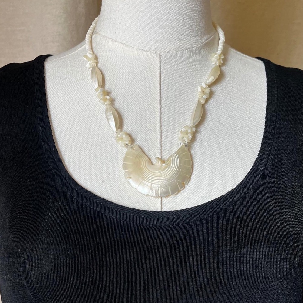 Vintage Carved Shell Necklace Cream‎ Beaded Bird Pendant Coastal 20"